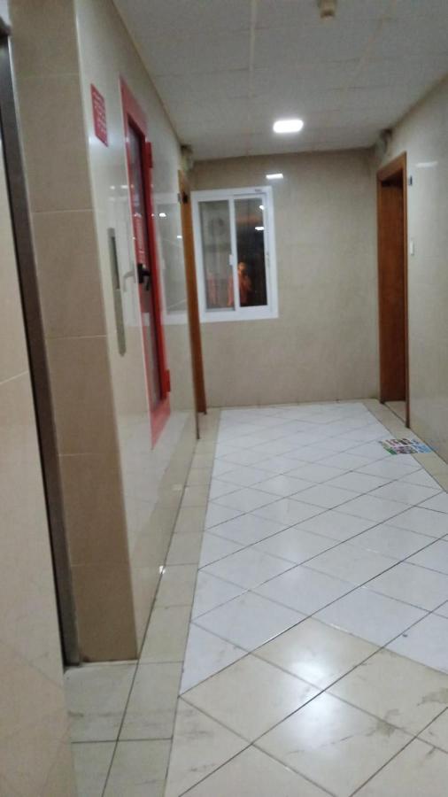 Brand New Boys Hostel 5 Min Walk From Burjuman Metro Station Exit-4 With All Brand New Furnishings & Free Facilities Dubai Esterno foto